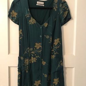 Button front green, tan flowered dress w/ pockets